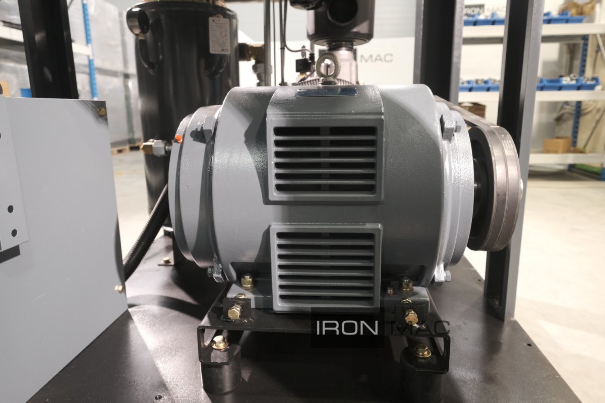 Винтовой компрессор IRONMAC IC 60/10 B